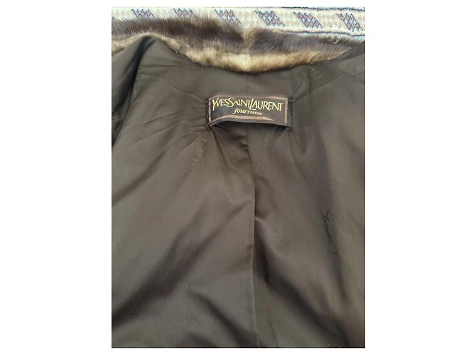 Abrigo de piel de visón Yves Saint Laurent Marrón Castaño - vista 11