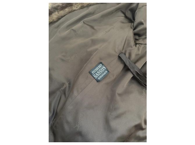 Abrigo de piel de visón Yves Saint Laurent Marrón Castaño - vista 12