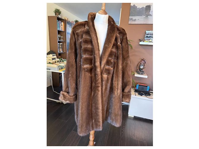 Abrigo de piel de visón Yves Saint Laurent Marrón Castaño - vista 2