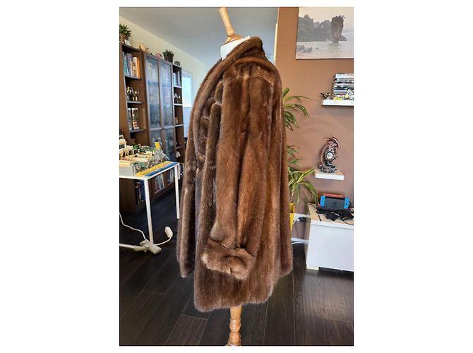 Abrigo de piel de visón Yves Saint Laurent Marrón Castaño - vista 4