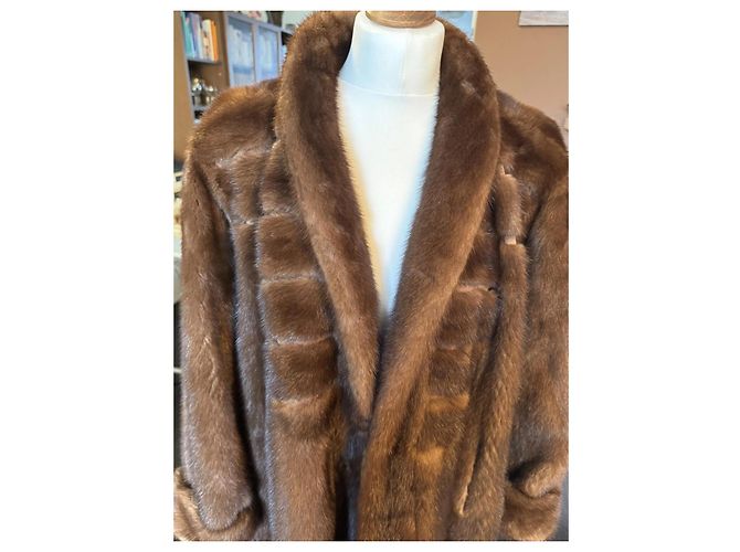 Abrigo de piel de visón Yves Saint Laurent Marrón Castaño - vista 5