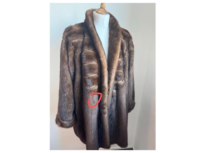 Abrigo de piel de visón Yves Saint Laurent Marrón Castaño - vista 8