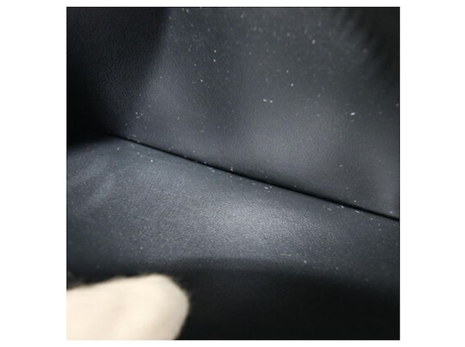 Louis Vuitton Taiga Zippy Wallet Black - view 9