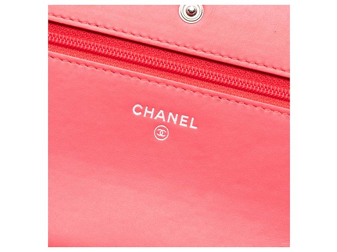 Wallet On Chain Cartera de cadena acolchada en charol rojo CC de Chanel Roja - vista 5