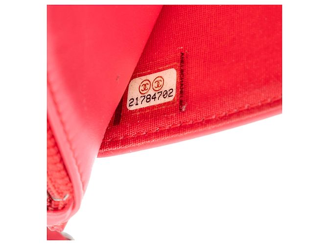 Wallet On Chain Cartera de cadena acolchada en charol rojo CC de Chanel Roja - vista 6
