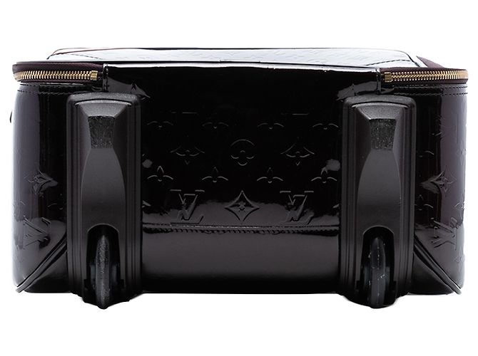 Louis Vuitton Pegase 45 in Vernis Monogram Viola Porpora - vista 3