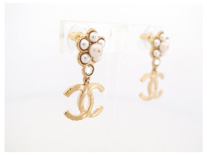 NUOVE ORECCHINI CHANEL LOGO CC A PENDENTE CON PERLE E STRASS D'oro - vista 3
