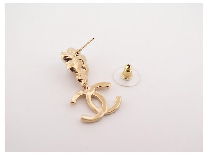NUOVE ORECCHINI CHANEL LOGO CC A PENDENTE CON PERLE E STRASS D'oro - vista 5