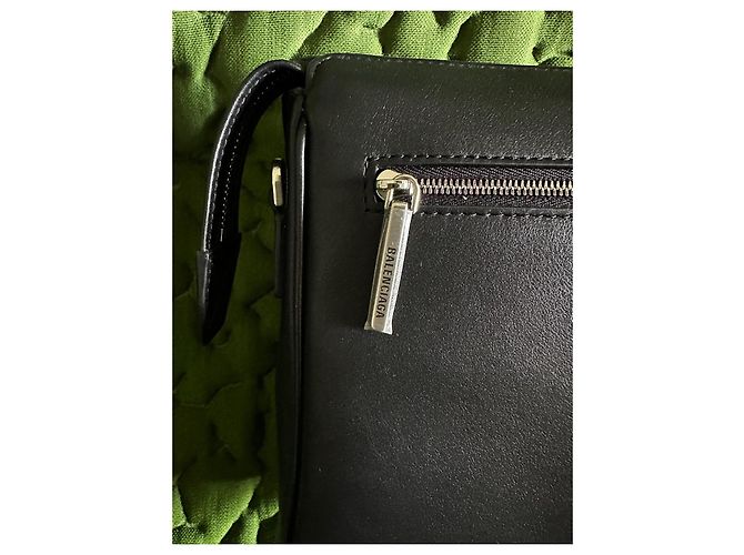 Balenciaga BORSA MESSENGER NERA PICCOLA CON ZIP BEL AIR PER UOMO Nero - vista 11