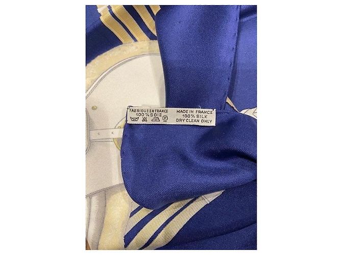 Foulard in seta 90 x 90 Hermès Blu navy - vista 3