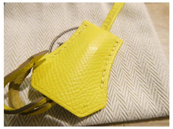 Clochette y tirador Hermès para bolso Kelly, Birkin, con su dustbag - vista 2