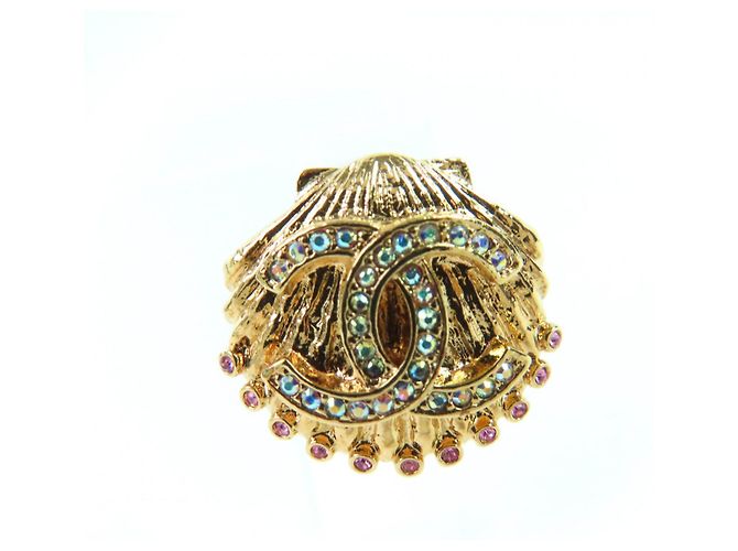 Orecchini Chanel G23C design a conchiglia con marchio Coco in strass - vista 6