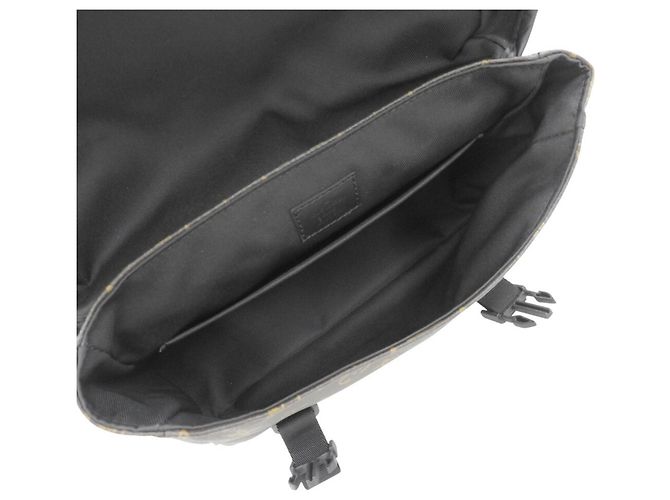 Borsa a Spalla LV Trail Monogram Macassar di Louis Vuitton Nero Monogramma - vista 3