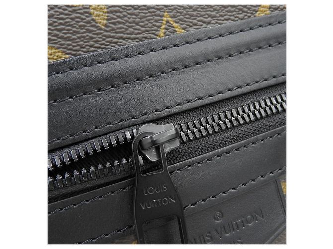 Borsa a Spalla LV Trail Monogram Macassar di Louis Vuitton Nero Monogramma - vista 6