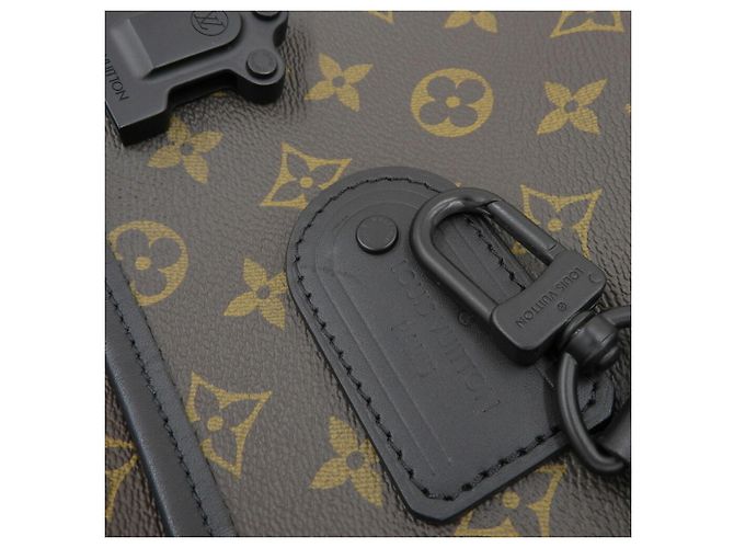 Borsa a Spalla LV Trail Monogram Macassar di Louis Vuitton Nero Monogramma - vista 7