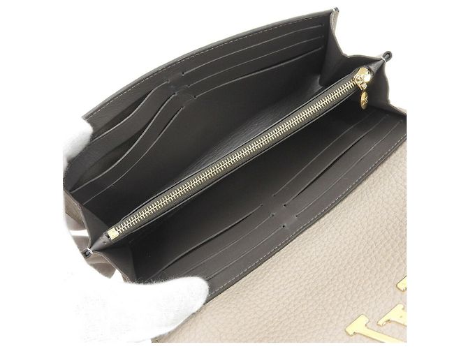 Louis Vuitton Portefeuille Capucines Long Wallet Beige - view 3