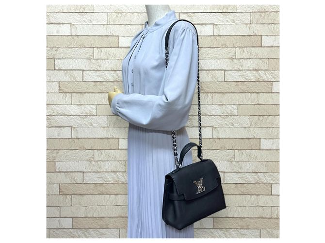 Borsa a Spalla Lock Me Ever MINI di Louis Vuitton Nero - vista 2