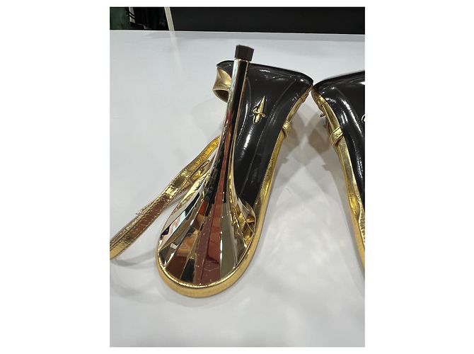 Sandali Cesare Paciotti in pelle oro con applicazione fiore D'oro - vista 7
