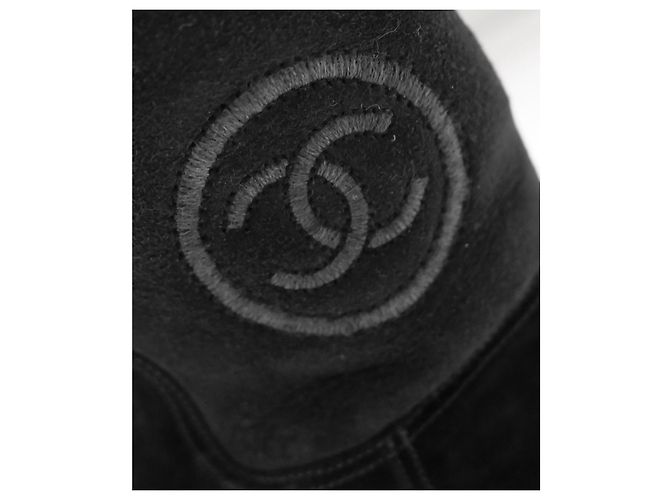 Stivali Mukluk foderati in shearling con logo CC di Chanel Nero - vista 4