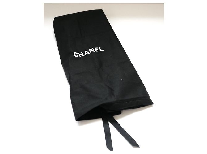 Stivali Mukluk foderati in shearling con logo CC di Chanel Nero - vista 9