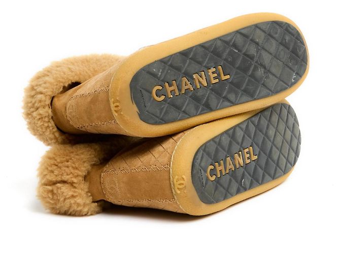 Stivaletti Chanel Coco Neige EU39 Suede Foderati Stivali Classici con Catena UK6 US8.5 Cammello - vista 6