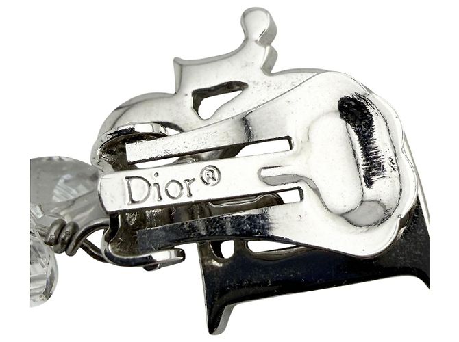 Orecchini in perle argentate con logo Christian Dior in cristalli strass - vista 3