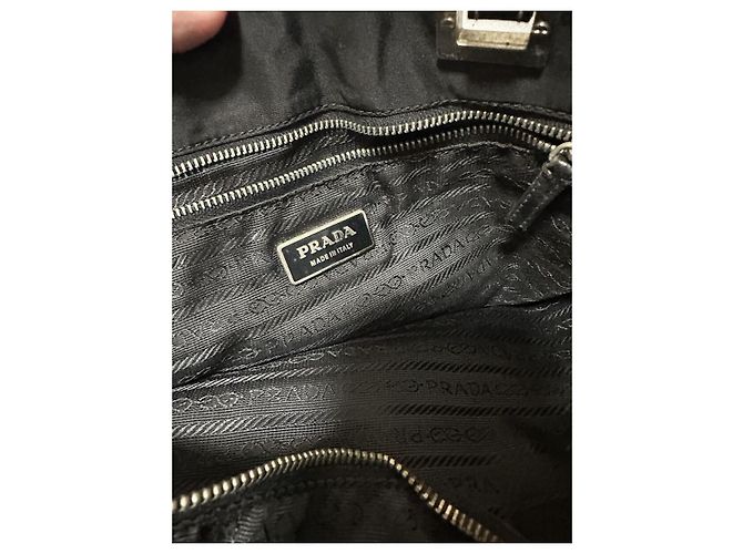 Borsa a spalla in pelle di vitello nera con logo in nylon Prada Nero - vista 6