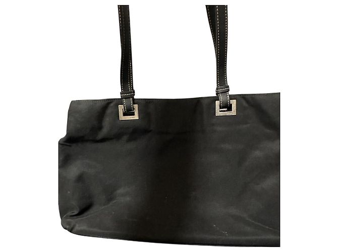 Borsa a spalla in pelle di vitello nera con logo in nylon Prada Nero - vista 8