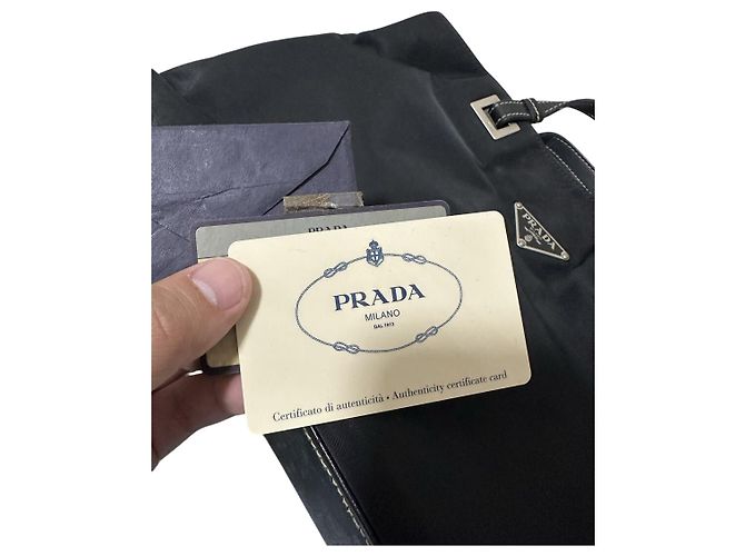 Borsa a spalla in pelle di vitello nera con logo in nylon Prada Nero - vista 9