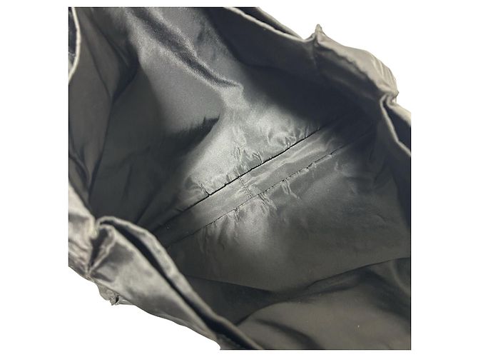 Schwarze Nylon-Tote mit Prada-Logo - Ansicht 8