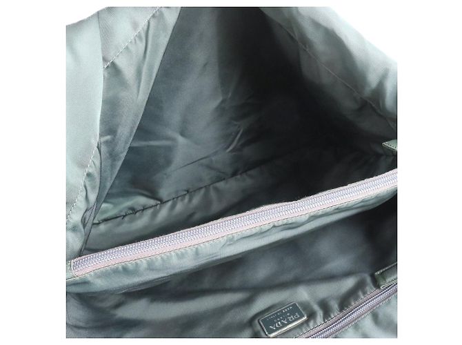 Dunkelgrüne Nylon-Tote mit Prada-Logo - Ansicht 10