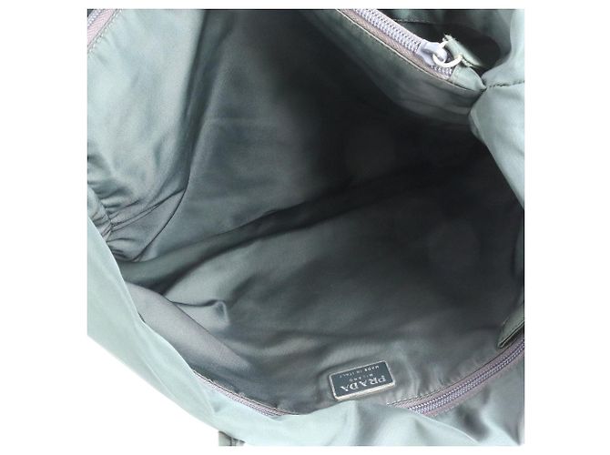 Dunkelgrüne Nylon-Tote mit Prada-Logo - Ansicht 8