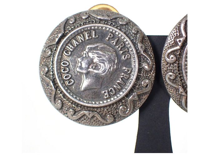 Orecchini a clip classici 96A di Chanel - vista 4