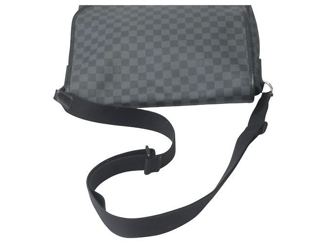 Borsa a Spalla in Pelle Daniel GM Damier Graphite di Louis Vuitton Nero Damier ebene - vista 12