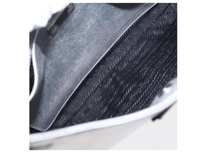 Prada Cleo Schultertasche aus Spazzolato-Leder Mittel Silber - Ansicht 5