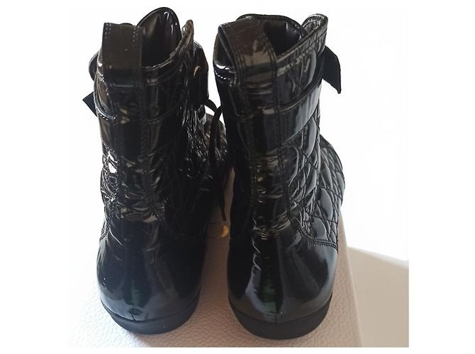 Dior High-Top Sneaker aus schwarzem Lackleder - Ansicht 3
