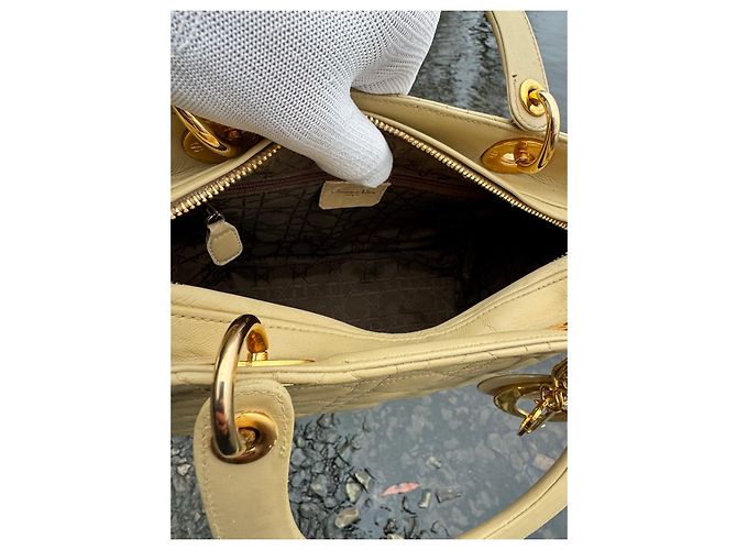 Christian Dior Lady Dior Handtasche aus Lammleder Beige - Ansicht 11