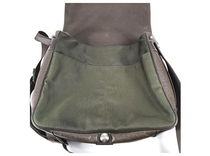 Borsa Messenger Victor Taiga di Louis Vuitton Marrone - vista 12