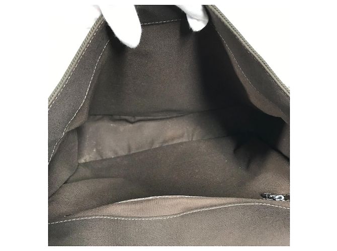Borsa Messenger Victor Taiga di Louis Vuitton Marrone - vista 15
