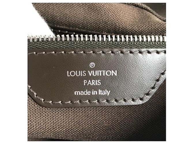 Borsa Messenger Victor Taiga di Louis Vuitton Marrone - vista 16