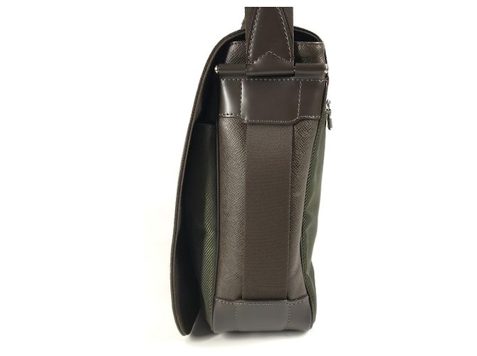 Borsa Messenger Victor Taiga di Louis Vuitton Marrone - vista 4