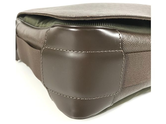 Borsa Messenger Victor Taiga di Louis Vuitton Marrone - vista 6
