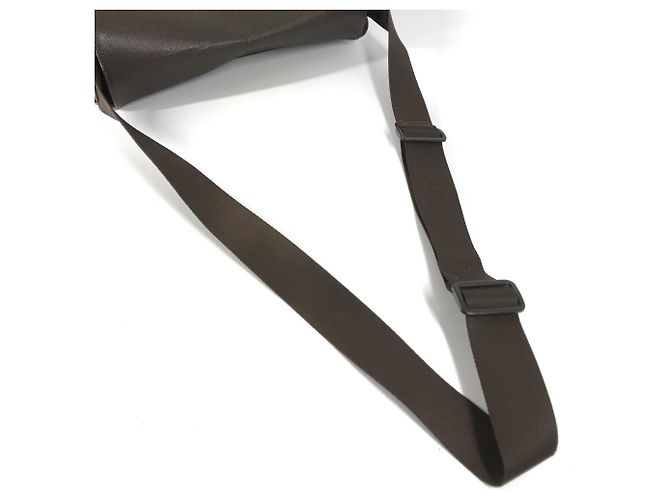 Borsa Messenger Victor Taiga di Louis Vuitton Marrone - vista 8