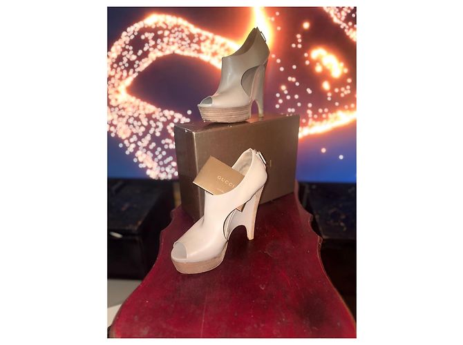 Botines Peep-Toe Gucci de cuero gris con tacón escultural - vista 2