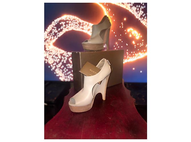 Botines Peep-Toe Gucci de cuero gris con tacón escultural - vista 3
