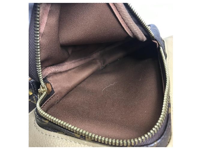 Borsa Hobo Cargo Monogram Pharrell Williams di Louis Vuitton Marrone Beige - vista 12
