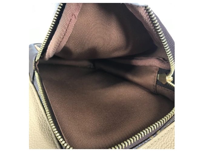 Borsa Hobo Cargo Monogram Pharrell Williams di Louis Vuitton Marrone Beige - vista 13
