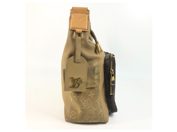 Borsa Hobo Cargo Monogram Pharrell Williams di Louis Vuitton Marrone Beige - vista 3