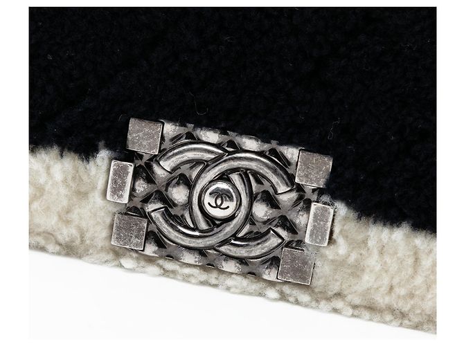 Chanel Schwarz Alt Mittel Bicolor Schafsleder Boy Flap - Ansicht 6