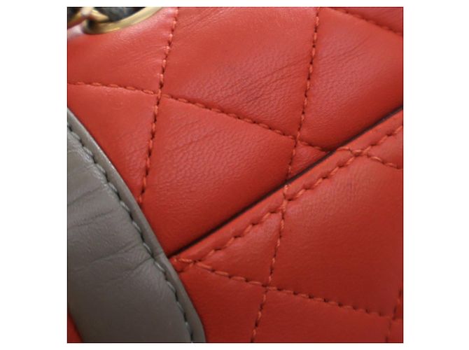 Chanel Rote Mini Stepp-Lammleder Zwei-Ton Tages-Clutch - Ansicht 10